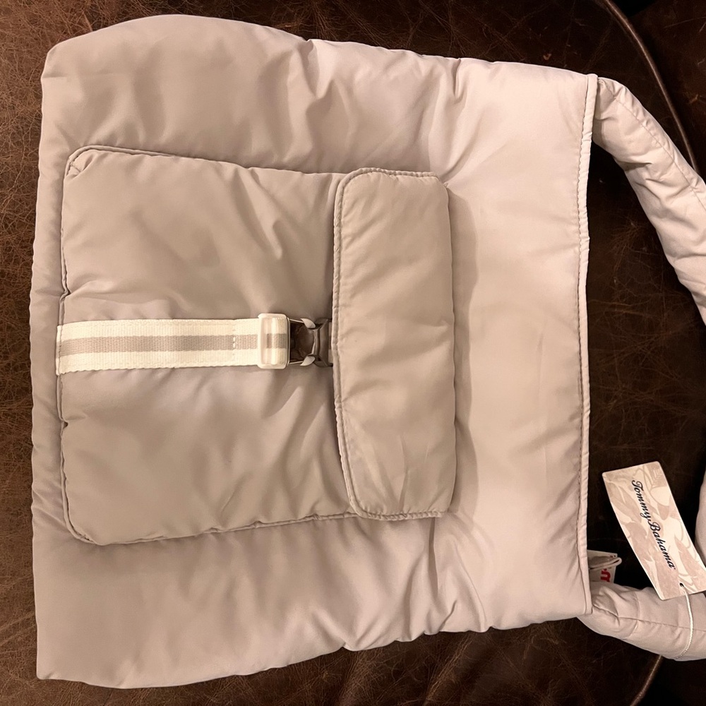 Tommy Bahama Padded puffy Shoulder Bag